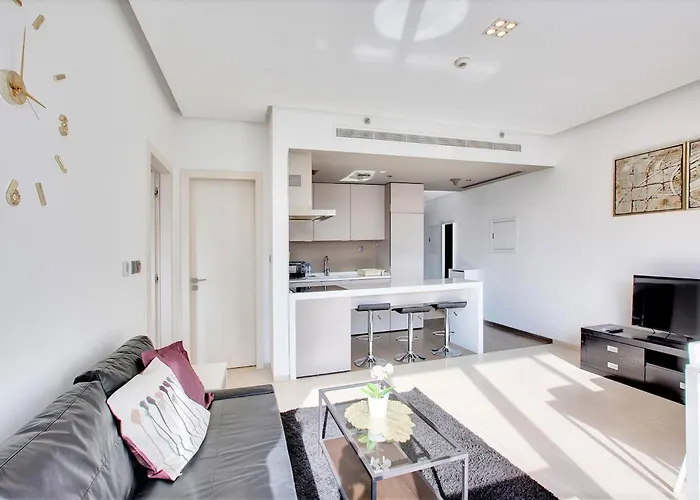 New Stylish 1 Bd In West Avenue Marina